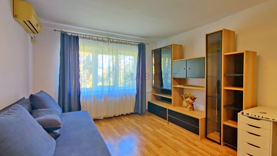 Decomandat, la cateva minute de parc si metrou - Poză 1