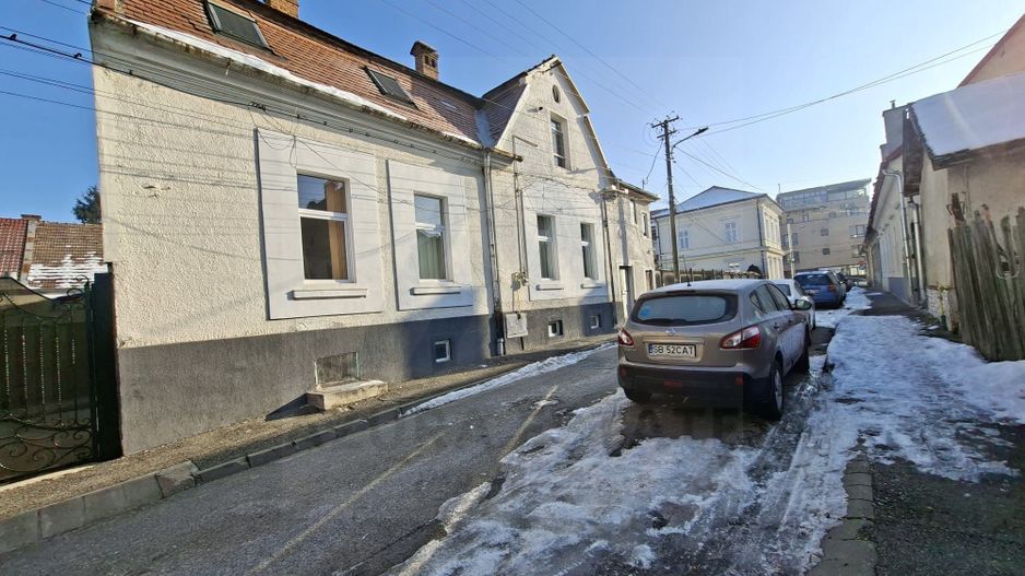 Apartament modern 3 camere curte individuala pe Bulevardul Victoriei - Poză 13