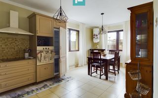 Casă in Cartierul Verde - Poză 3