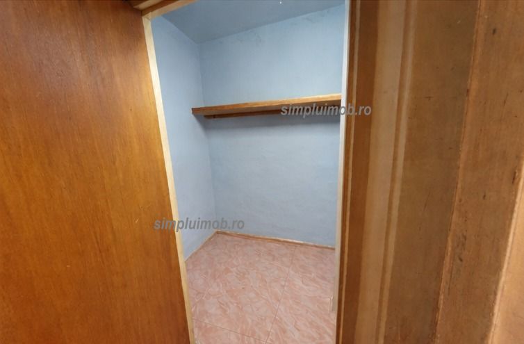 garsoniera Bd 1 Decembrie parter inalt - Poză 3