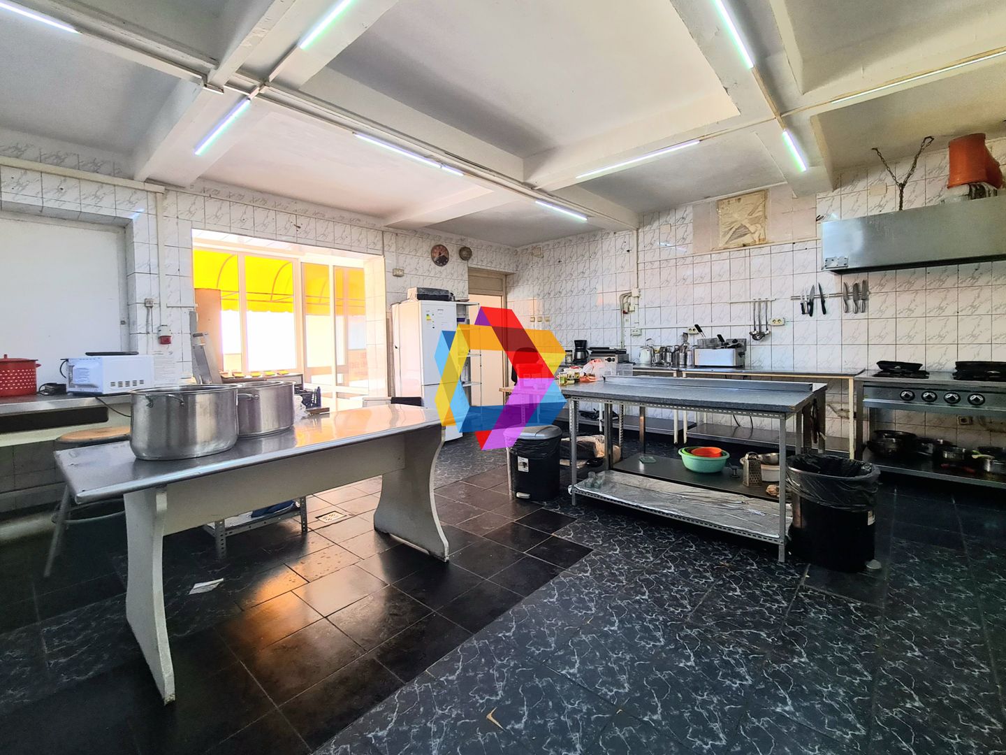 Spatiu comercial de închiriat cu 380 w Brasov - 60 mp # spatii-comerciale-brasov - Poză 1