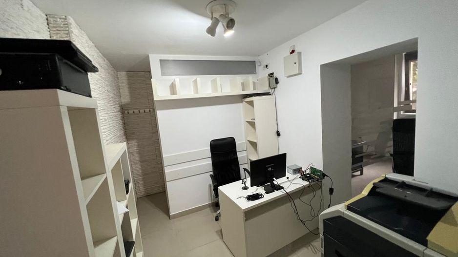 Apartament 3 camere, garaj si boxa - zona Centrala-Prefectura - Poză 5