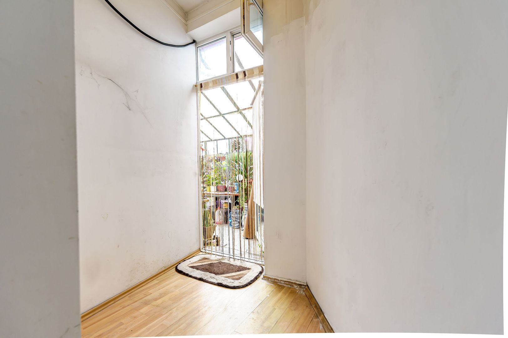 Apartament cu 2 camere, la curte comună, în Grădște. - Poză 7