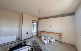 Vilă cu 4 camere de vânzare in Craiova - Poză 10