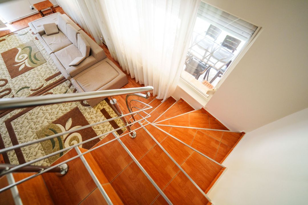 Oaza de liniste in Bariera Valcii – casa P+1 cu terasa, curte si acces securizat - Poză 27