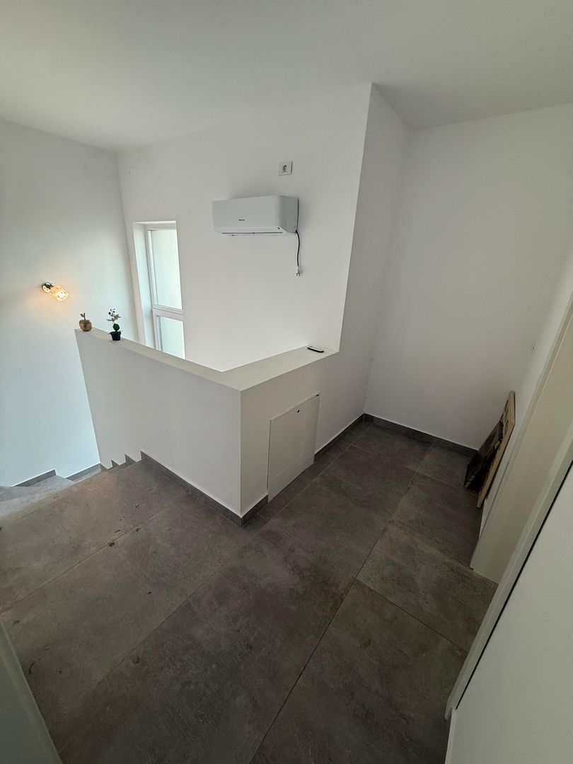 Locuinta cu 3 camere, curte si 2 locuri de parcare - Poză 16