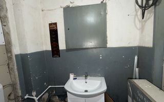 DE VÂNZARE – Două spații comerciale cu vitrină stradală, zona Turn – Câmpulung Muscel - Poză 8