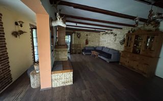 Oportunitate investitie: două reședințe de vacanță/ cabane 3940mp teren - Poză 2