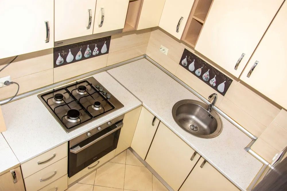 GARSONIERA GORJULUI, BLOC NOU, CENTRALA, BUCATARIE INCHISA, METROU - Poză 4