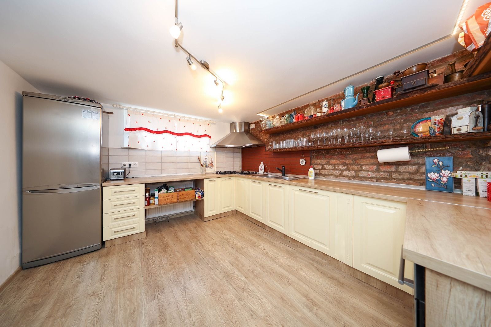 Casă deosebită de vânzare în centrul Brașovului - Poză 27