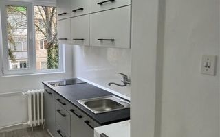 Apartament 3 camere  Dacia etaj 1 cu centrala - Poză 1