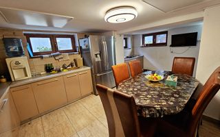 Casa 3 camere, 554 mp teren, pretabila pentru birouri, zona Lipoveni - Poză 11