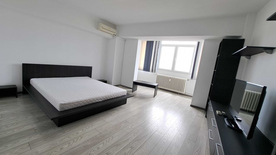 Proprietar inchiriez Garsoniera mare metrou Lujerului Militari renovat - Poză 1