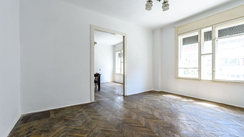 Apartament la etajul 1 în zona Pieței Reconcilierii. - Poză 1