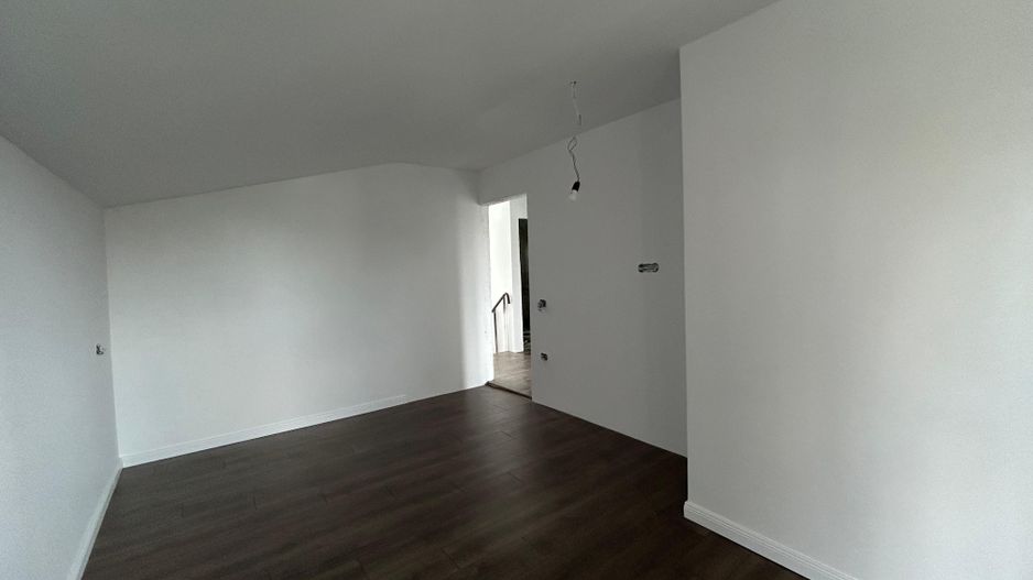 Vila Modernă și Complet Renovată în Otopeni – Oferă Confort și Accesibilitate - Poză 6