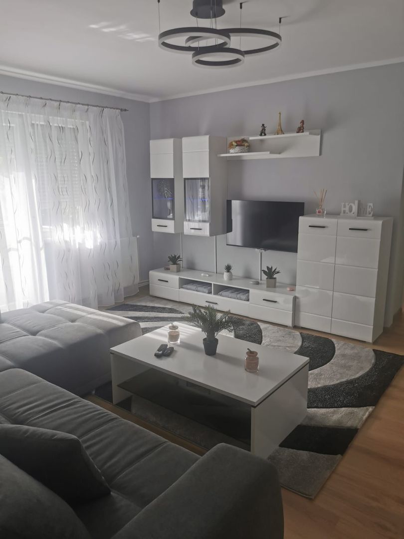Ag EUROPA vinde ap 2 cam. RENOVAT 54mp etajul 2 în Micro 16. - Poză 2