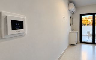 Cameră individuală cu terasa proprie în salon,  aer condiționat, modern - Poză 3