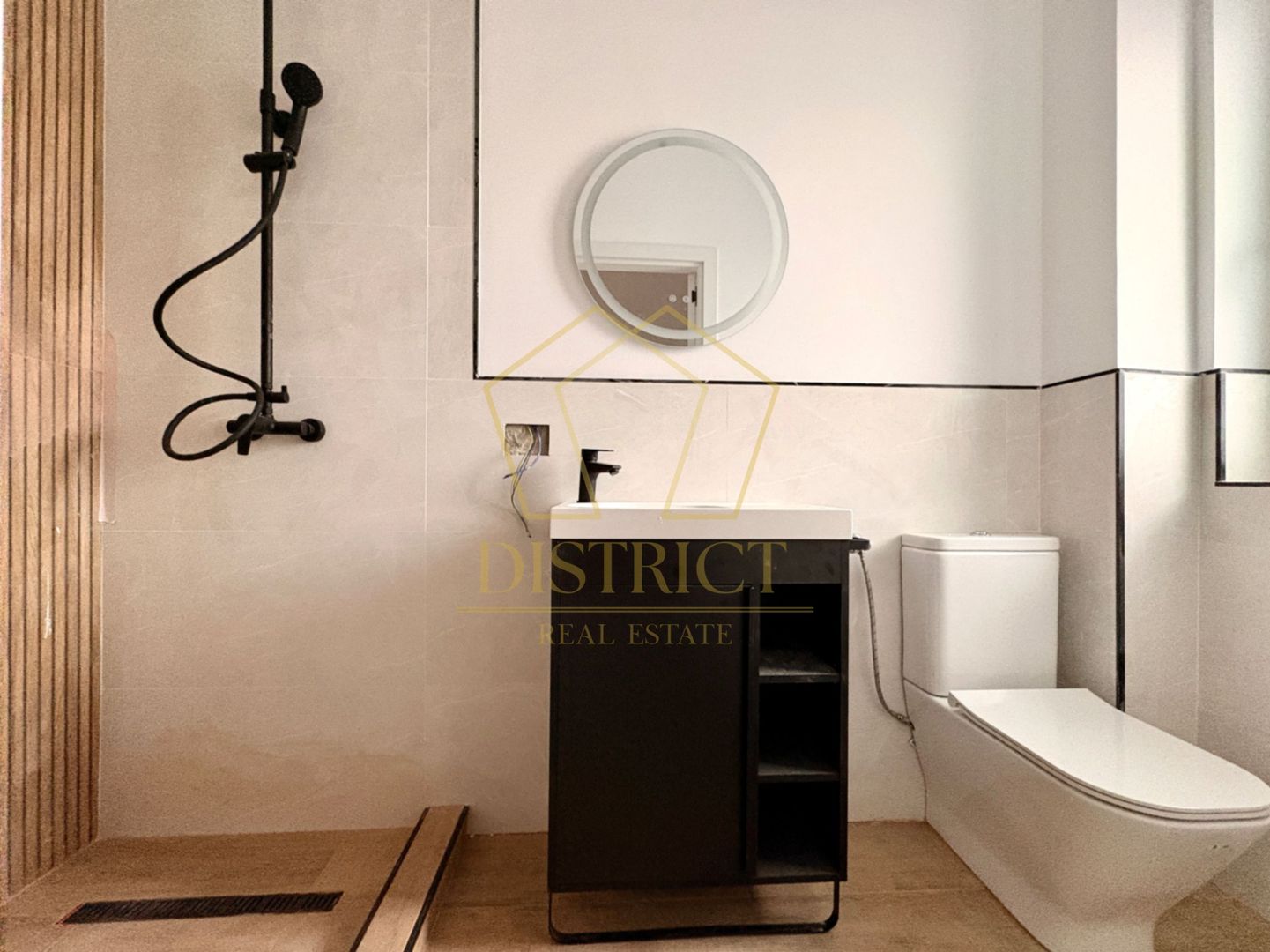 Duplex cu 4 camere, despărțit prin camera tehnica | Mosnita Veche - Poză 14