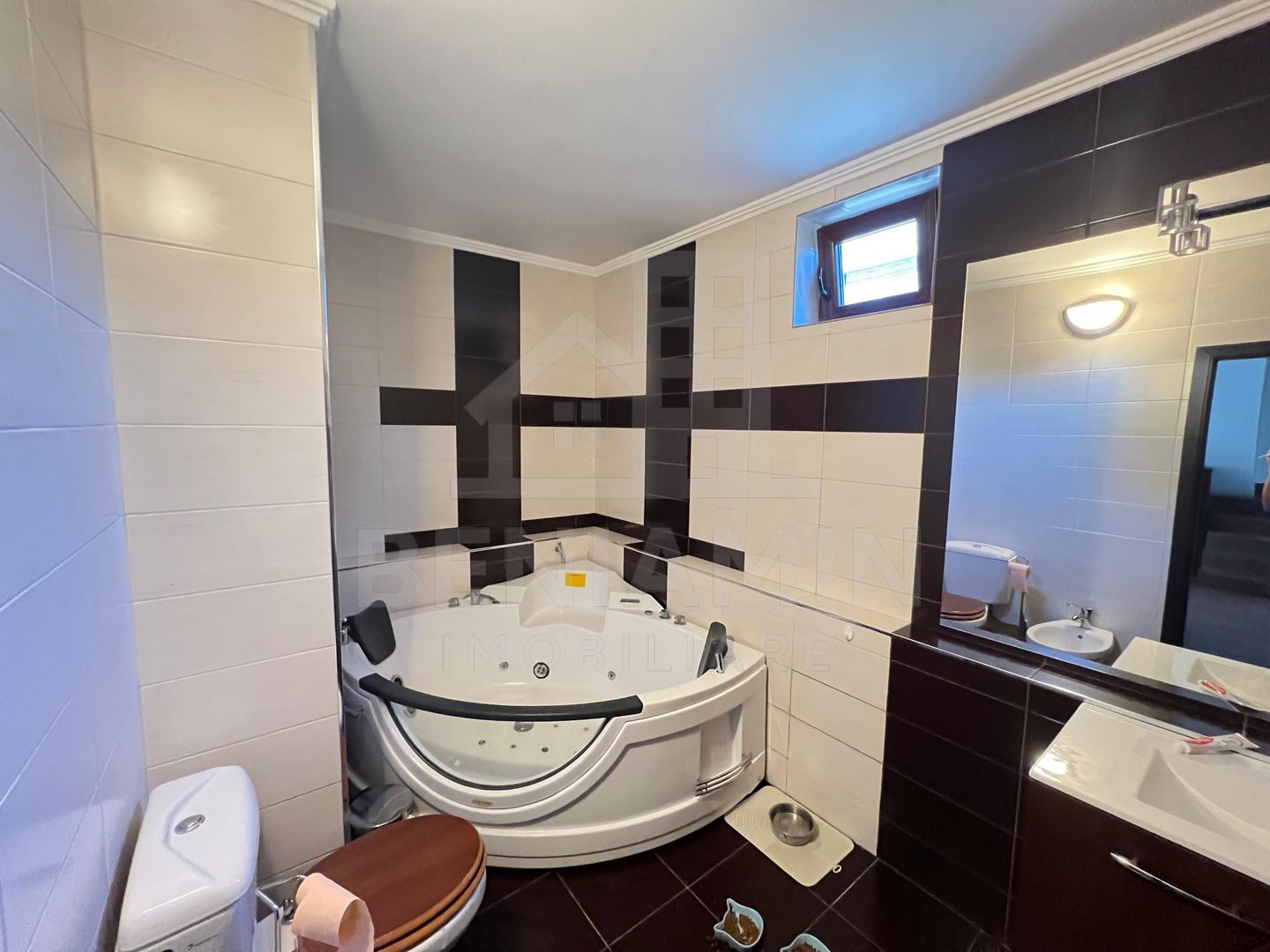 De-Vanzare-Case-16-Camere-400mp-Utili-1100mp-Teren-Sacele-Brasov - Poză 13
