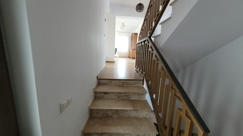 Casa Individuala in Selimbar cu garaj dublu si curte spatioasa - Poză 6