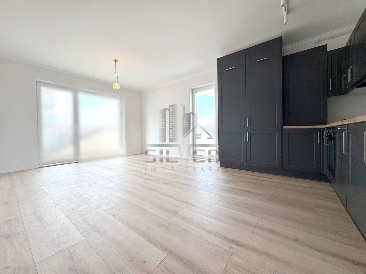 Apartament cu 3 camere recent finisat+terasa de 19 mp/CF. - Poză 2