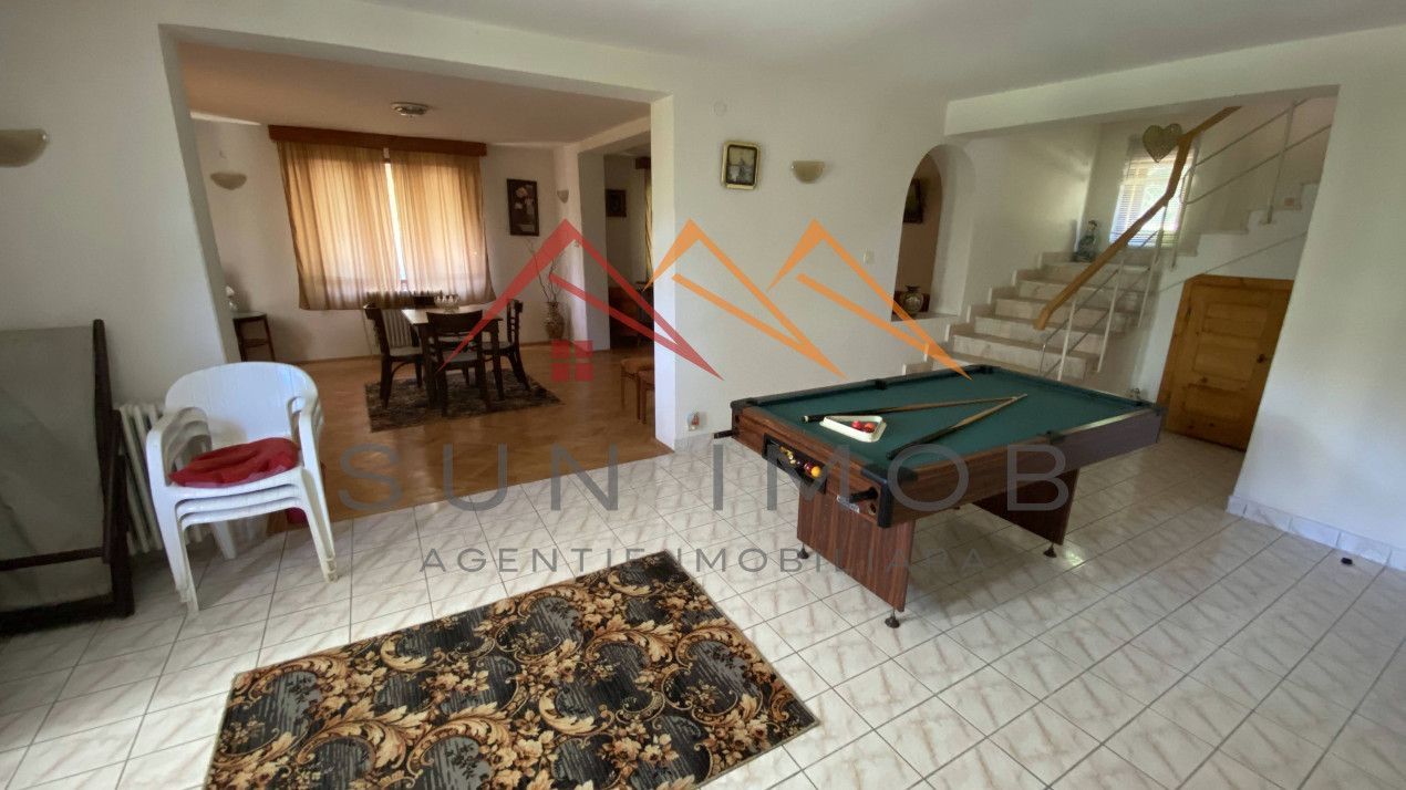 Vila de vanzare, teren 3100 mp, 7 camere, 6 grupuri sanitare, 3 CT, an 1997 - Poză 52