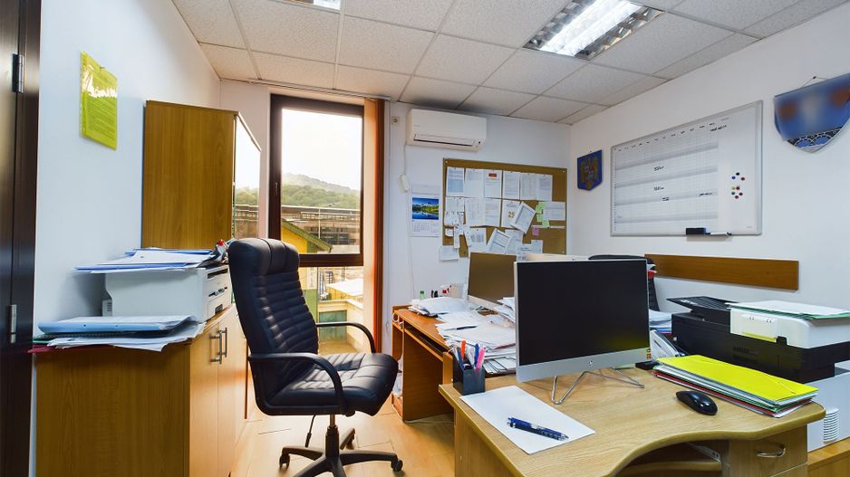 Clădire de birouri cu chiriași existenți - Poză 3