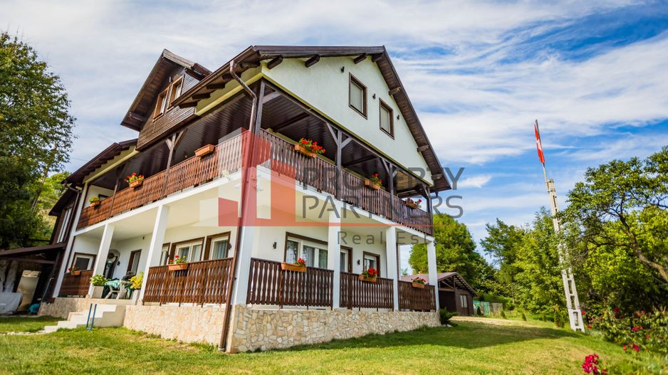 Vilă in Bran cu teren de 28.000 mp și priveliște spectaculoasa - Poză 3