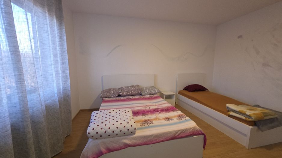 Tunari! Vila de inchiriat, pretabila pentru 15 - 20 muncitori - Poză 10