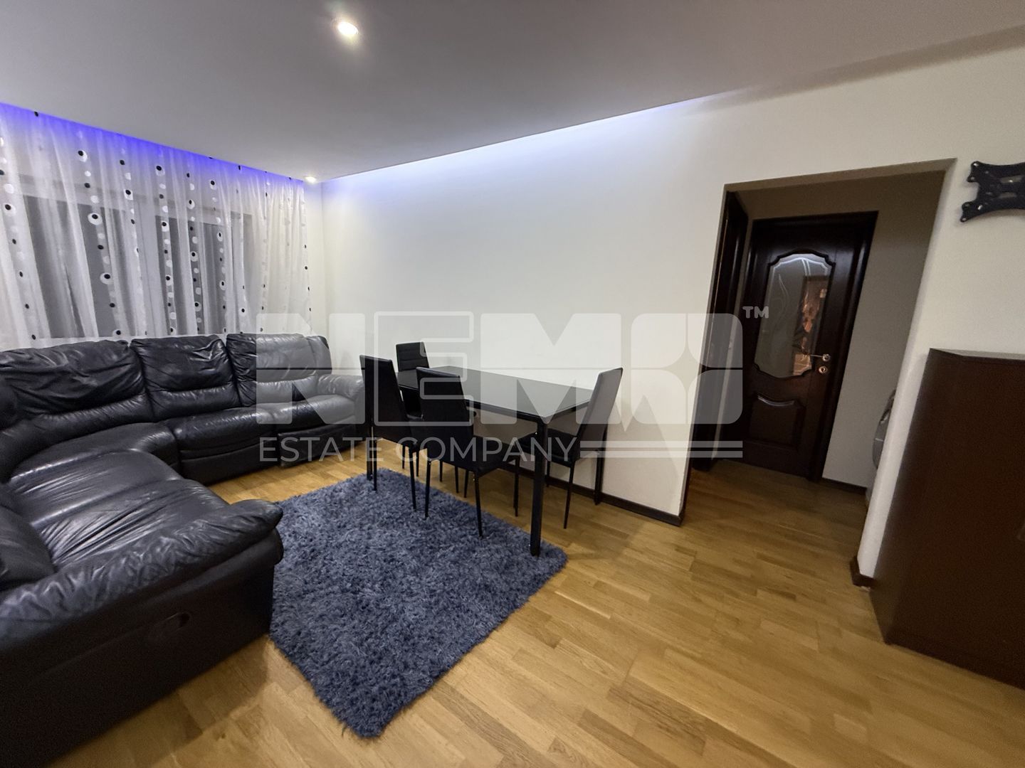 Apartament 3 camere | 100 mp | Zona Centrală | Etaj 1 | 450 €/lună - Poză 1