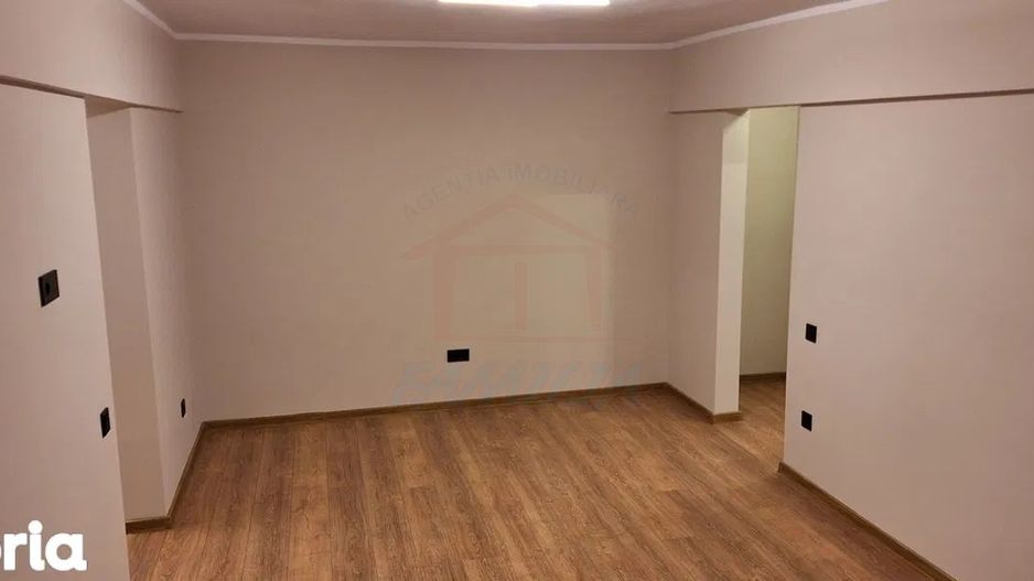 Vanzare apartament  renovat complet, zona Parfumul Teilor, etaj 1. - Poză 3