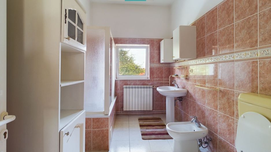 Vilă cu 3 apartamente în zona Parneava - Poză 18