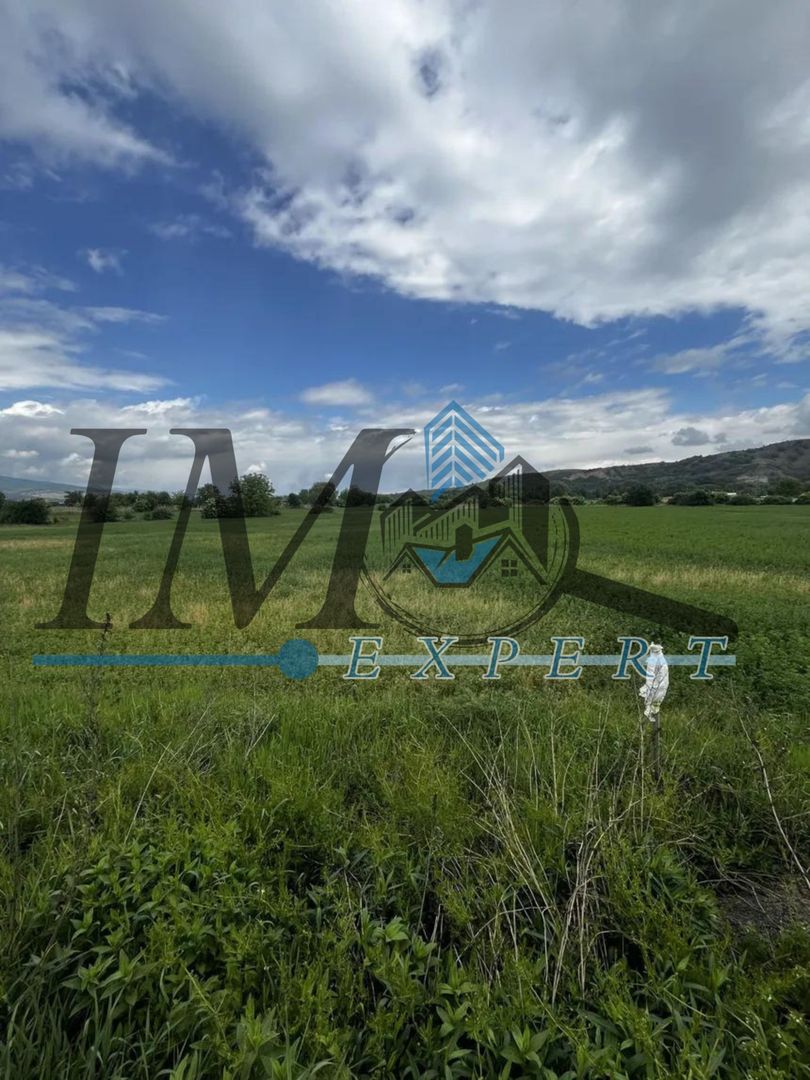 Teren de vânzare in Lancram cu toate utilitățile - Poză 1