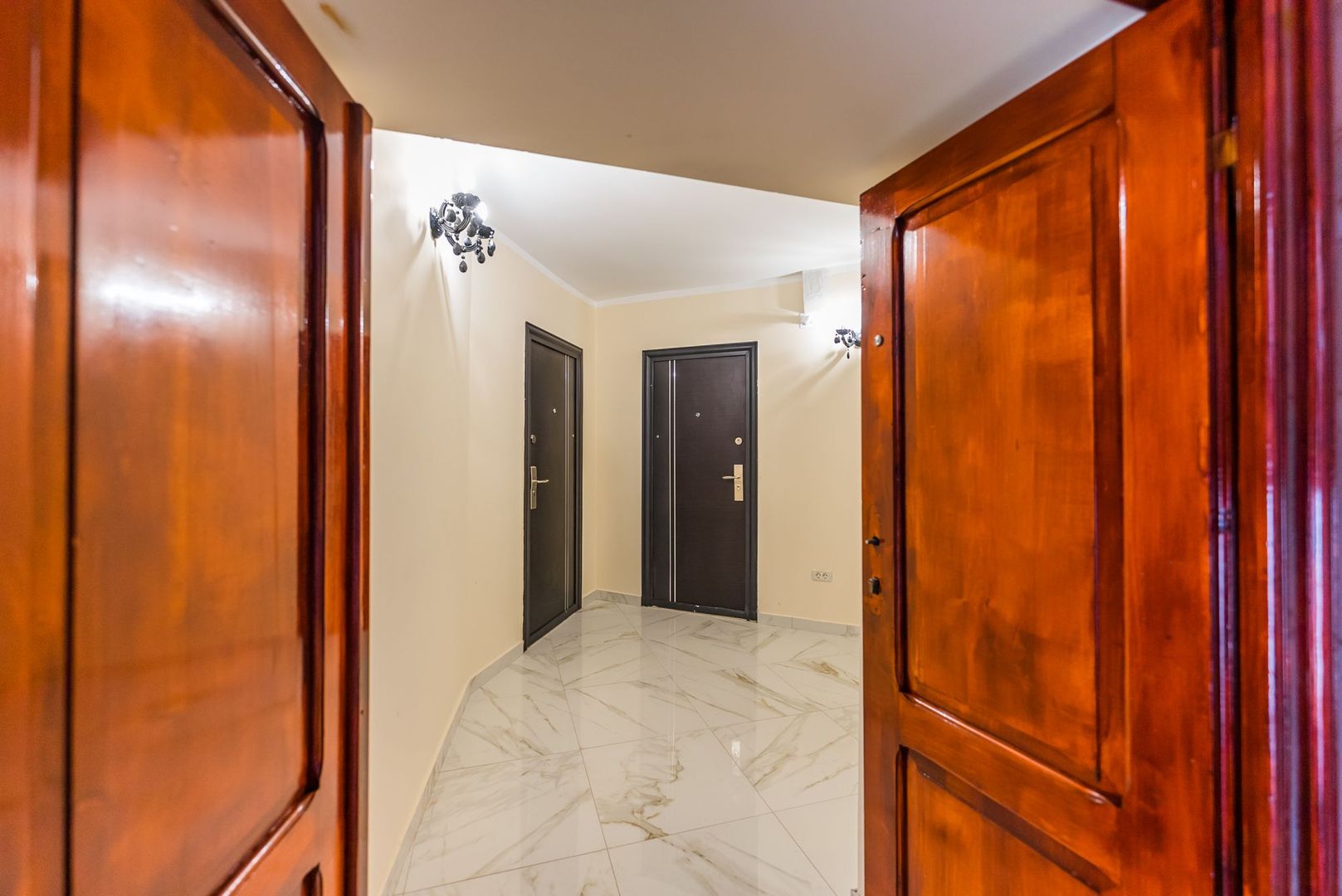 Apartament de închiriat cu 3 camere la Intim - Poză 18