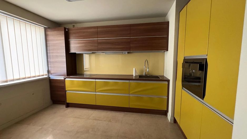 Apartament cu 3 camere de vânzare în Central, Suceava - Poză 2