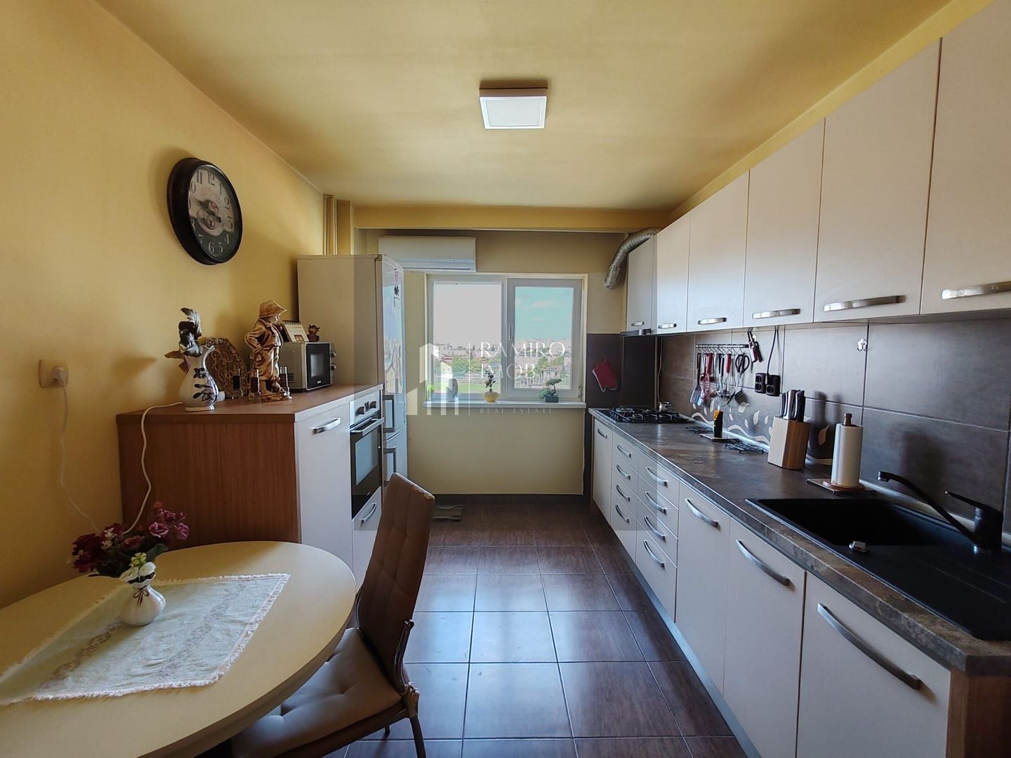 Apartament 4 camere, Brancoveanu/Izvorul Rece, 2 bai, 2 balcoane - Poză 14