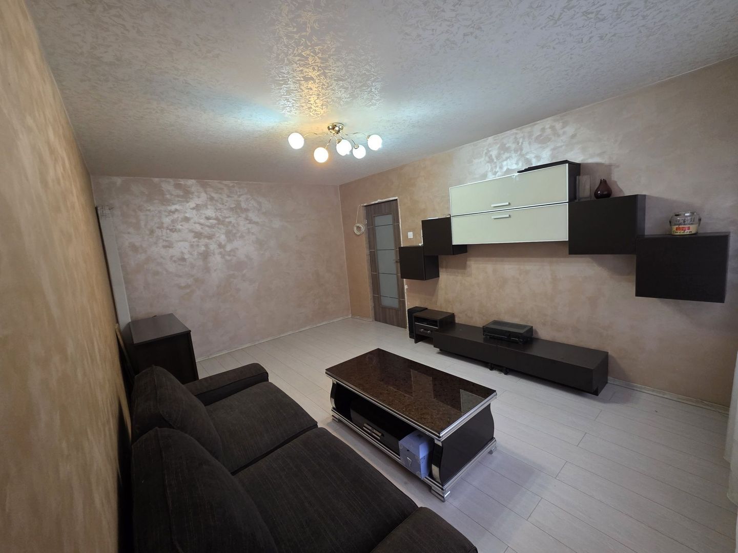 APARTAMENT 2 CAMERE COMPLET RENOVAT + BOXA / ZONA DRUMUL TABEREI - Poză 2