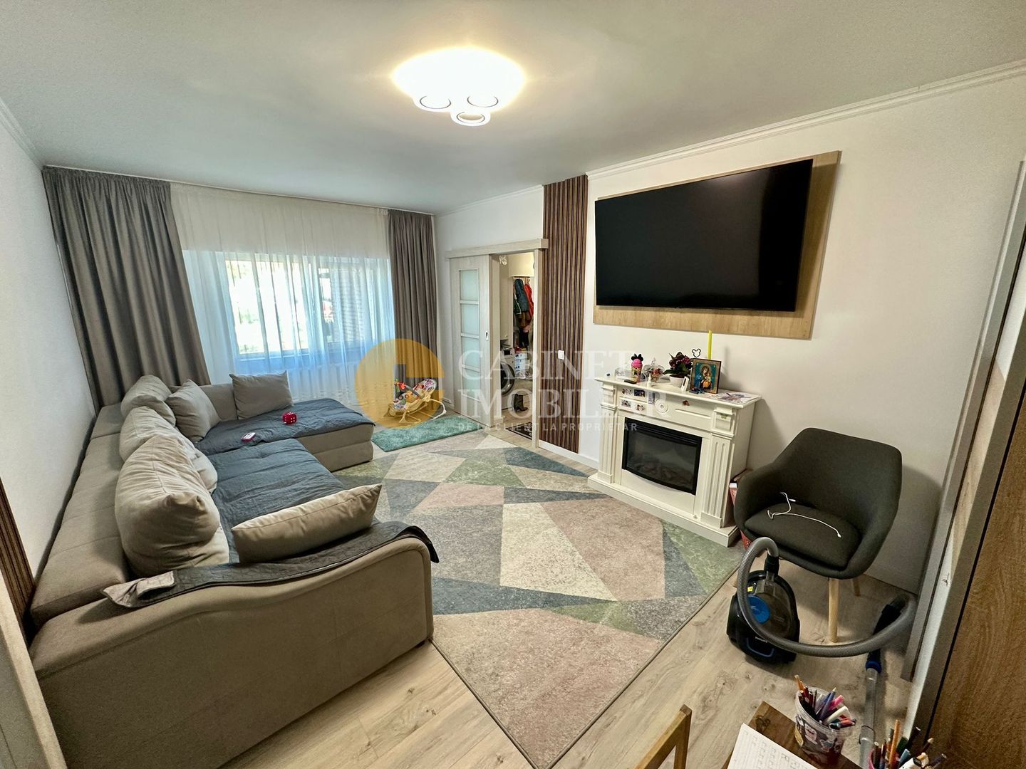 4 CAMERE RENOVAT - ETAJ 3 - BLOC DIN 1990 - ROND ZIMBRU - Poză 1