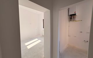Garsonieră renovata 35 mp etaj 1 dispune de  pivnita in zona Centrala - Poză 1