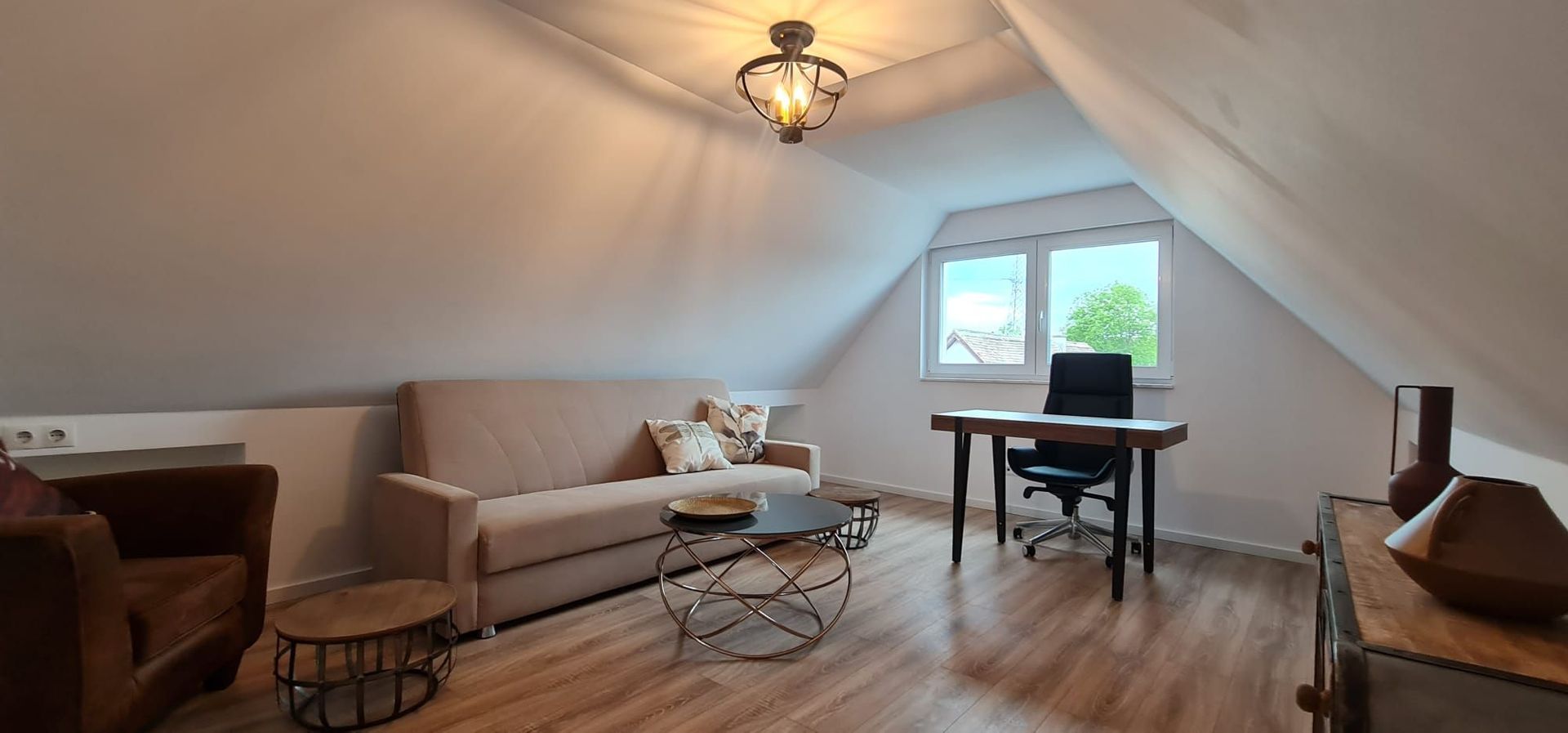 Vila spațioasă și elegantă de vânzare la intrarea în cartierul Turnișo - Poză 5