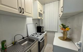 DE VÂNZARE – Apartament cu doua camere complet renovat - Poză 7