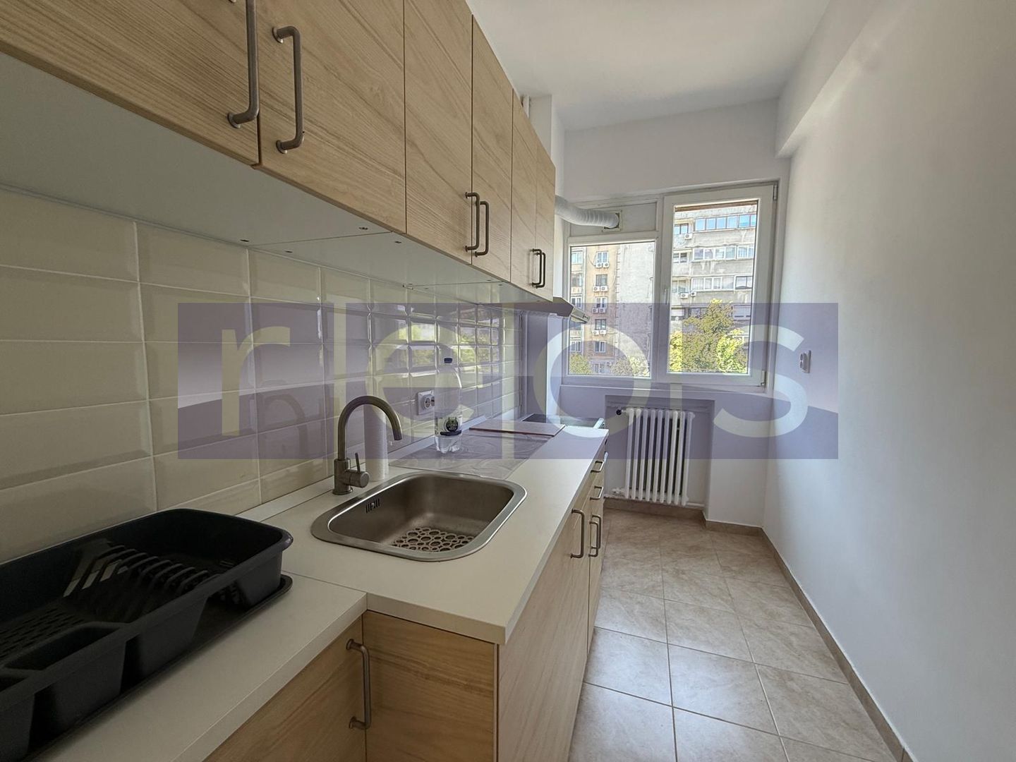 De inchiriat apartament 2 camere vedere Bd Magheru recent renovat - Poză 8