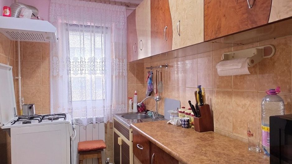 Apartament cu 3 camere, etaj 4, NEMOBILAT, zona CENTRU; - Poză 4