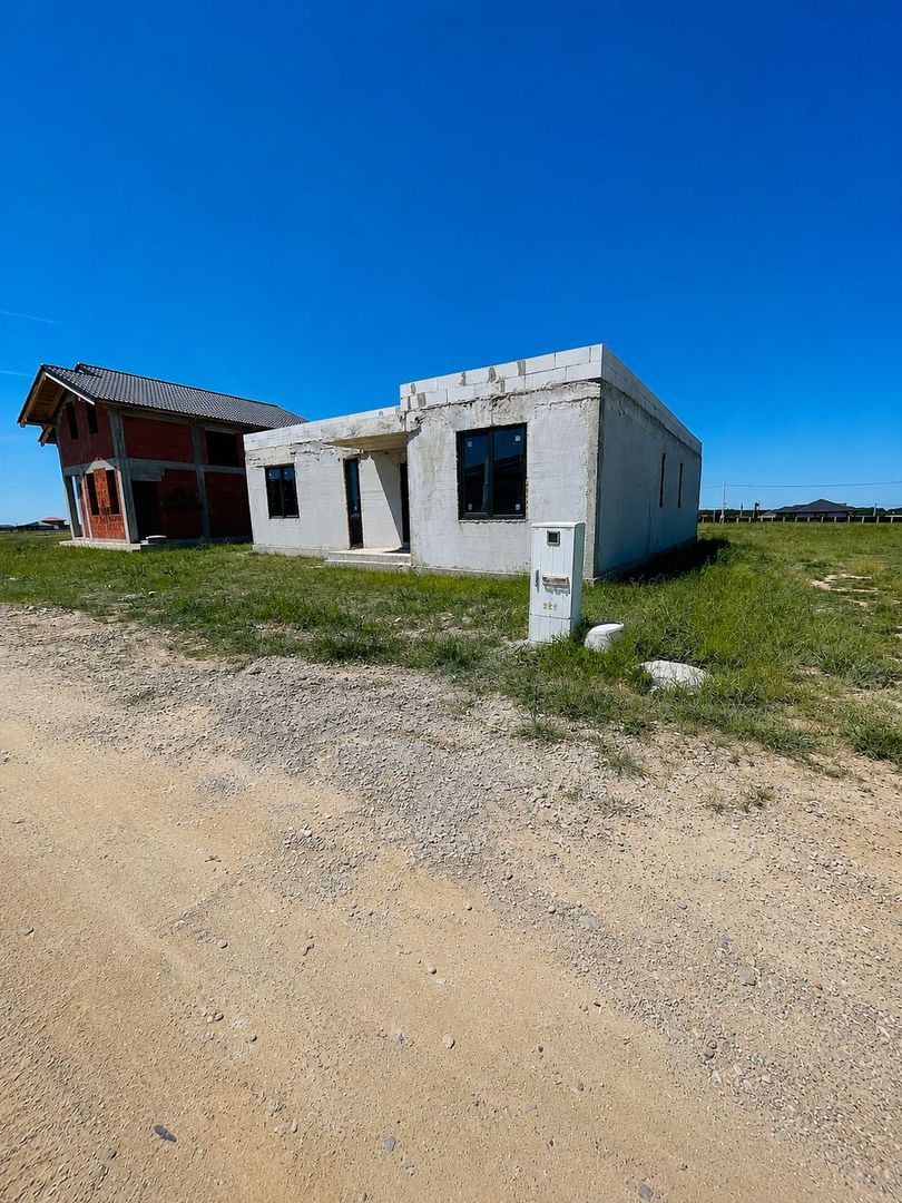 Casă parter semifinisatǎ Cihei– 500 mp teren - Poză 2
