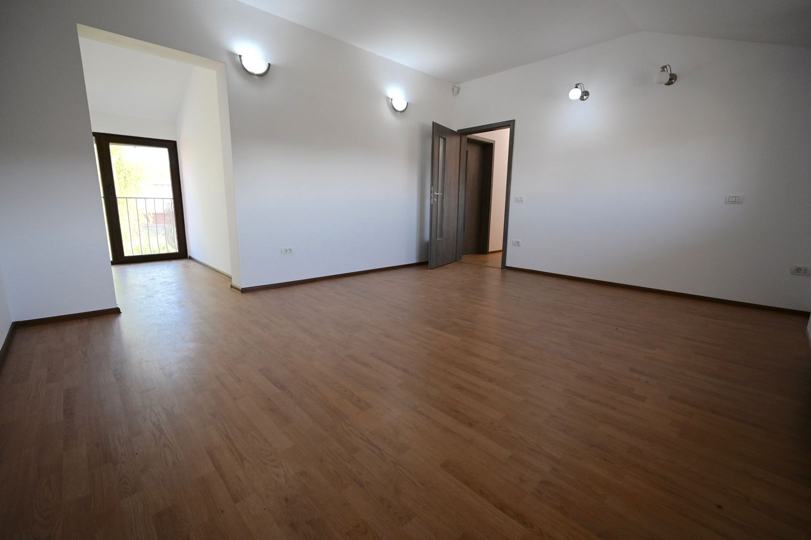 Casă / Vilă cu 4 camere de închiriat în zona Aradului - Poză 7