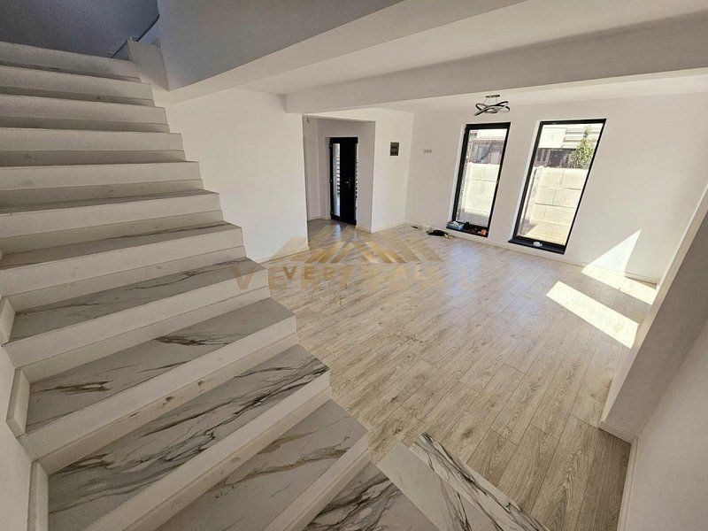 De vanzare casa 4 camere in comuna Berceni - Poză 8