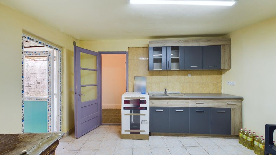 Casă cu 3 camere în Bujac - Poză 8