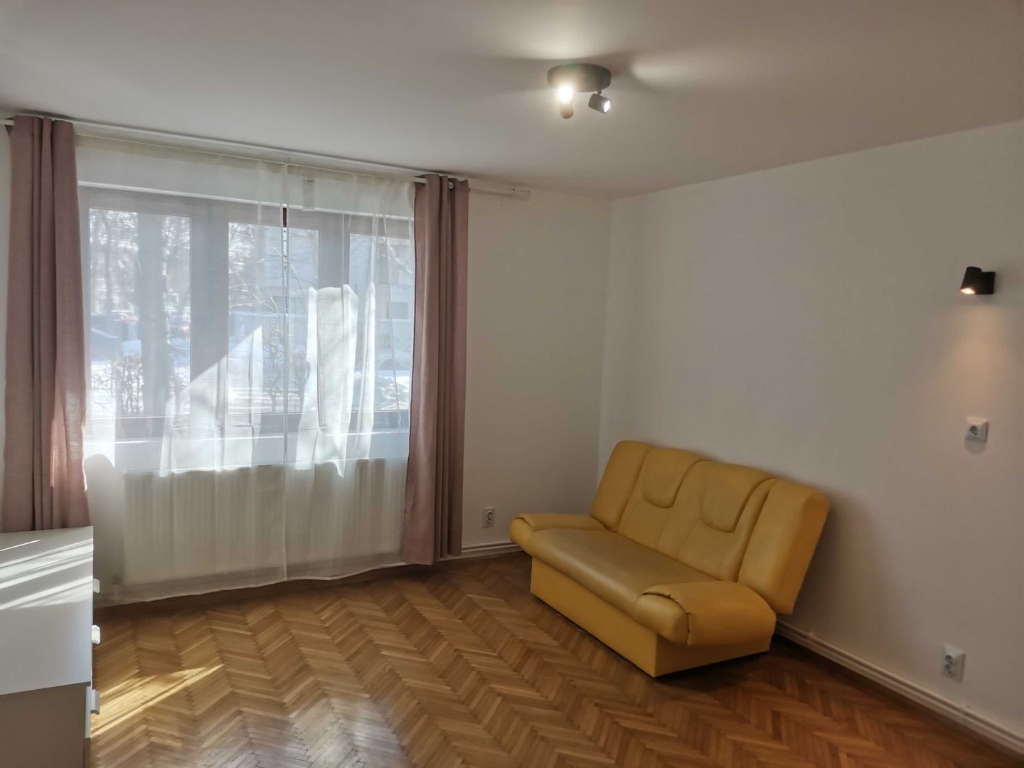 APARTAMENT ZONA PRIMAVERII - Poză 1