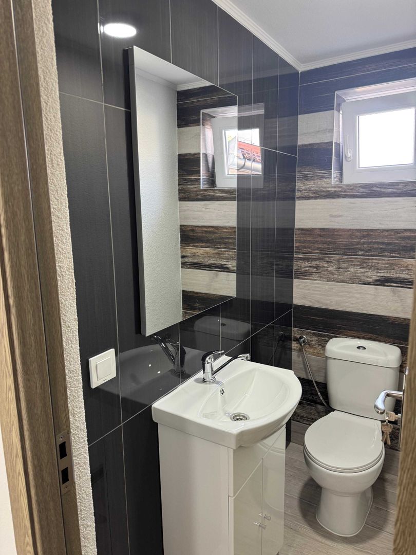 Casa complet renovata, 3 camere, 101 mp utili, pivnita, curte, Sebes - Poză 3