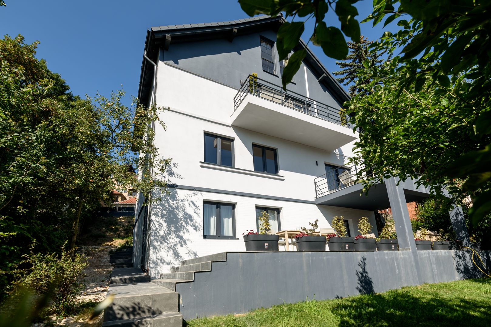 Vila de poveste, in centrul Brasovului, pe Drumul Cetatii - Poză 1